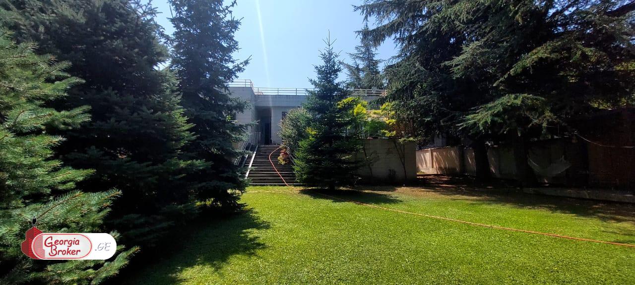 продается дом с новым ремонтом 9-комнат